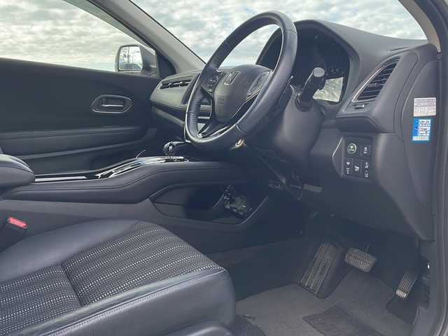 ホンダ ヴェゼル ハイブリッド X ホンダセンシング 新潟県 2017(平29)年 7.5万km ホワイトオーキッドパール 4WD/純正8インチSDナビ(VXM-175VFEi)/CD/DVD/BT/フルセグテレビ/SDミュージックサーバー/バックカメラ/ETC/ドライブレコーダー/衝突被害軽減ブレーキ/レーンキープアシスト/レーダークルーズコントロール/半革シート/シートヒーター /ステアリングスイッチ/パドルシフト/スマートキー/プッシュスタート/LEDヘッドライト/オートライト/フォグランプ/社外17インチアルミホイール