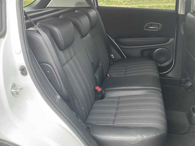 ホンダ ヴェゼル ハイブリッド X ホンダセンシング 新潟県 2017(平29)年 7.5万km ホワイトオーキッドパール 4WD/純正8インチSDナビ(VXM-175VFEi)/CD/DVD/BT/フルセグテレビ/SDミュージックサーバー/バックカメラ/ETC/ドライブレコーダー/衝突被害軽減ブレーキ/レーンキープアシスト/レーダークルーズコントロール/半革シート/シートヒーター /ステアリングスイッチ/パドルシフト/スマートキー/プッシュスタート/LEDヘッドライト/オートライト/フォグランプ/社外17インチアルミホイール