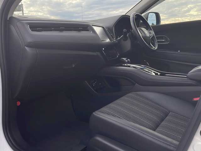 ホンダ ヴェゼル ハイブリッド X ホンダセンシング 新潟県 2017(平29)年 7.5万km ホワイトオーキッドパール 4WD/純正8インチSDナビ(VXM-175VFEi)/CD/DVD/BT/フルセグテレビ/SDミュージックサーバー/バックカメラ/ETC/ドライブレコーダー/衝突被害軽減ブレーキ/レーンキープアシスト/レーダークルーズコントロール/半革シート/シートヒーター /ステアリングスイッチ/パドルシフト/スマートキー/プッシュスタート/LEDヘッドライト/オートライト/フォグランプ/社外17インチアルミホイール