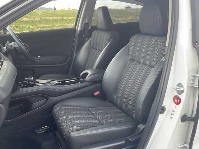 ホンダ ヴェゼル ハイブリッド X ホンダセンシング 新潟県 2017(平29)年 7.5万km ホワイトオーキッドパール 4WD/純正8インチSDナビ(VXM-175VFEi)/CD/DVD/BT/フルセグテレビ/SDミュージックサーバー/バックカメラ/ETC/ドライブレコーダー/衝突被害軽減ブレーキ/レーンキープアシスト/レーダークルーズコントロール/半革シート/シートヒーター /ステアリングスイッチ/パドルシフト/スマートキー/プッシュスタート/LEDヘッドライト/オートライト/フォグランプ/社外17インチアルミホイール