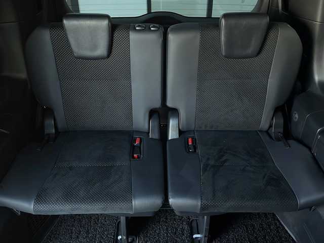 トヨタ ヴォクシー ZS 煌Ⅲ 道東・釧路十勝 2021(令3)年 3.8万km ホワイトパールクリスタルシャイン ・寒冷地仕様/・社外9インチナビ/　（AM　FM　CD　DVD　TV　HDMI　BT）/・衝突軽減ブレーキ/・パーキングサポートブレーキ/・レーンディパーチャーアラート/・社外後席7インチモニター/・先行車発進通知/・ステアリングスイッチ/・純正アルミホイール/・両側パワースライドドア/・アイドリングストップ/・ハーフレザーシート/・メッキドアミラーモール/・クルーズコントロール/・ドアバイザー/・ローダウン/・LEDデイライト/・純正アルミホイール