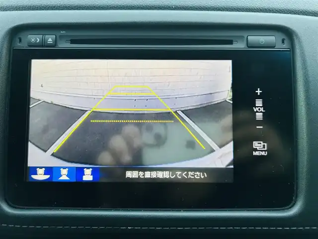 ホンダ ヴェゼル ハイブリッド Z 岡山県 2015(平27)年 11.2万km ホワイトオーキッドパール (株)IDOMが運営する【じしゃロン岡山店】の自社ローン専用車両です。こちらは現金またはオートローンご利用時の価格です。 自社ローンご希望の方は別途その旨お申し付け下さい/＊スマートキー/＊ETC/＊純正ナビ/＊フルセグ/＊バックカメラ/＊プッシュスタート/＊アイドリングストップ/＊シートヒーター