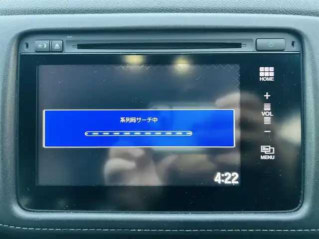 ホンダ ヴェゼル ハイブリッド Z 岡山県 2015(平27)年 11.2万km ホワイトオーキッドパール (株)IDOMが運営する【じしゃロン岡山店】の自社ローン専用車両です。こちらは現金またはオートローンご利用時の価格です。 自社ローンご希望の方は別途その旨お申し付け下さい/＊スマートキー/＊ETC/＊純正ナビ/＊フルセグ/＊バックカメラ/＊プッシュスタート/＊アイドリングストップ/＊シートヒーター