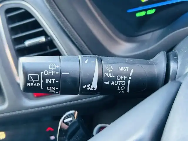 ホンダ ヴェゼル ハイブリッド Z 岡山県 2015(平27)年 11.2万km ホワイトオーキッドパール (株)IDOMが運営する【じしゃロン岡山店】の自社ローン専用車両です。こちらは現金またはオートローンご利用時の価格です。 自社ローンご希望の方は別途その旨お申し付け下さい/＊スマートキー/＊ETC/＊純正ナビ/＊フルセグ/＊バックカメラ/＊プッシュスタート/＊アイドリングストップ/＊シートヒーター