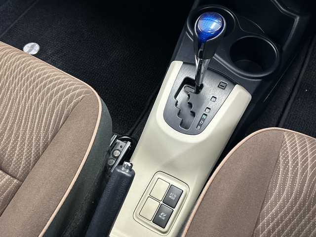 トヨタ アクア G 神奈川県 2014(平26)年 5.2万km ライムホワイトパールクリスタルシャイン 純正SDナビ【NSZT-W62G】/モデリスタフルエアロ/スマートキー/バックカメラ/ETC/純正フロアマット/ハロゲンヘッドランプ/オートライト/オートエアコン/デジタルメーター/横滑り防止装置