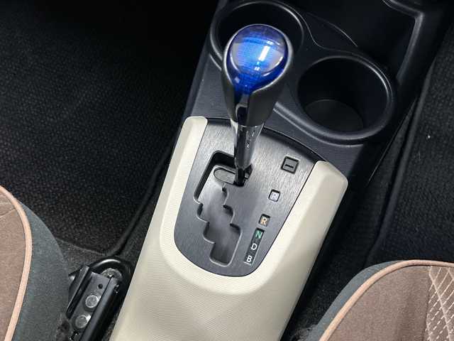 トヨタ アクア G 神奈川県 2014(平26)年 5.2万km ライムホワイトパールクリスタルシャイン 純正SDナビ【NSZT-W62G】/モデリスタフルエアロ/スマートキー/バックカメラ/ETC/純正フロアマット/ハロゲンヘッドランプ/オートライト/オートエアコン/デジタルメーター/横滑り防止装置