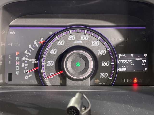 ホンダ ステップワゴン スパーダ Z 神奈川県 2011(平23)年 7.7万km プレミアムホワイトパール 純正7インチワイドHDDナビ/両側パワースライドドア/フリップダウンモニター/バックカメラ/純正16インチAW/横滑り防止装置/フォグランプ/オートライト/ウィンカーミラー/電動格納ミラー/シートリフター/パドルシフト/スマートキー/フロアマット/取扱説明書/保証書