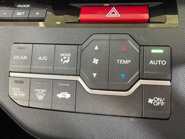 ホンダ ステップワゴン スパーダ Z 神奈川県 2011(平23)年 7.7万km プレミアムホワイトパール 純正7インチワイドHDDナビ/両側パワースライドドア/フリップダウンモニター/バックカメラ/純正16インチAW/横滑り防止装置/フォグランプ/オートライト/ウィンカーミラー/電動格納ミラー/シートリフター/パドルシフト/スマートキー/フロアマット/取扱説明書/保証書