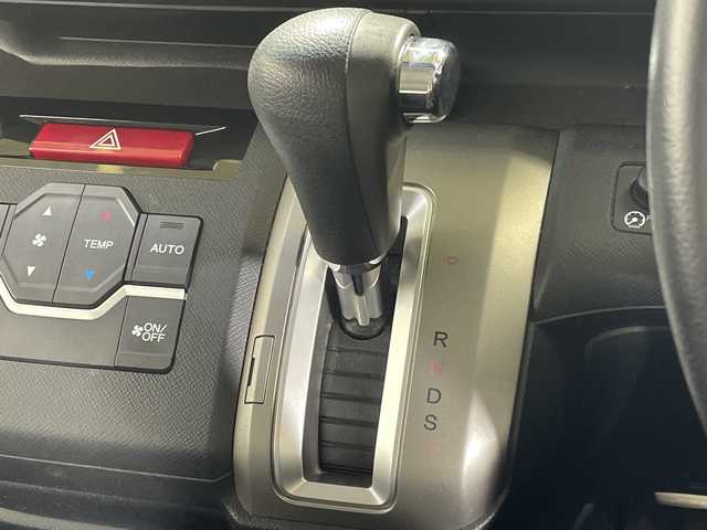 ホンダ ステップワゴン スパーダ Z 神奈川県 2011(平23)年 7.7万km プレミアムホワイトパール 純正7インチワイドHDDナビ/両側パワースライドドア/フリップダウンモニター/バックカメラ/純正16インチAW/横滑り防止装置/フォグランプ/オートライト/ウィンカーミラー/電動格納ミラー/シートリフター/パドルシフト/スマートキー/フロアマット/取扱説明書/保証書