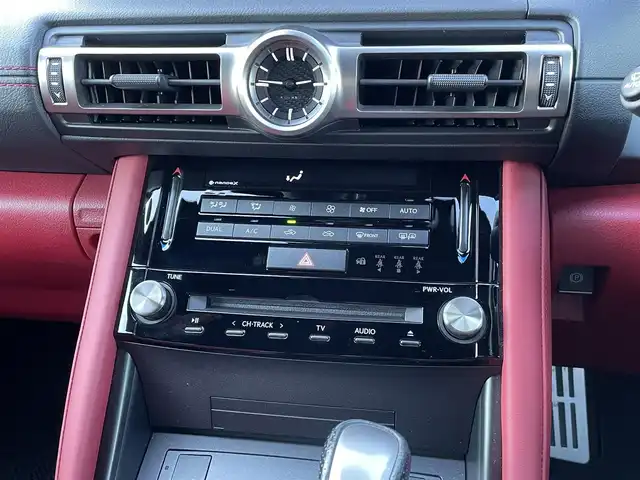 レクサス ＩＳ 300h Fスポーツ 山梨県 2021(令3)年 7.6万km ソニッククロム 純正10.3型ナビ/フルセグTV/バックモニター/ビルトインETC2.0/クルーズコントロール/セーフティシステムプラス/・リクラッシュセーフティ/・レーントレーシングアシスト/・オートマチックハイビーム/・ロードサインアシスト/・ドライバー異常時対応システム/ブラインドスポットモニター/パーキングサポートブレーキ/LEDヘッドランプ/オートライト/オートハイビーム/ディンプル革巻きステアリング/ステアリングヒーター/パドルシフト/レッド合皮スポーツシート/前席パワーシート/シートヒーター/純正19インチアルミホイール/スマートエントリー/スタートシステム/禁煙車