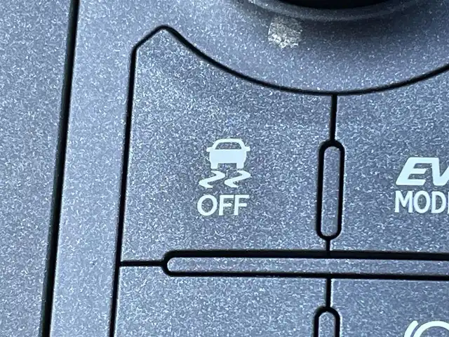 レクサス ＩＳ 300h Fスポーツ 山梨県 2021(令3)年 7.6万km ソニッククロム 純正10.3型ナビ/フルセグTV/バックモニター/ビルトインETC2.0/クルーズコントロール/セーフティシステムプラス/・リクラッシュセーフティ/・レーントレーシングアシスト/・オートマチックハイビーム/・ロードサインアシスト/・ドライバー異常時対応システム/ブラインドスポットモニター/パーキングサポートブレーキ/LEDヘッドランプ/オートライト/オートハイビーム/ディンプル革巻きステアリング/ステアリングヒーター/パドルシフト/レッド合皮スポーツシート/前席パワーシート/シートヒーター/純正19インチアルミホイール/スマートエントリー/スタートシステム/禁煙車