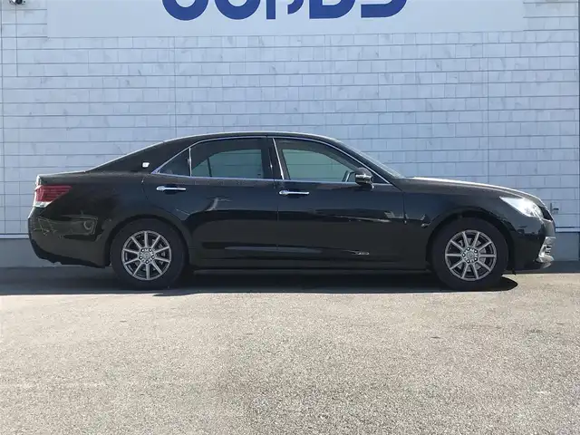 トヨタ クラウン ロイヤル ロイヤルサルーン 栃木県 2013(平25)年 14.2万km ブラック (株)IDOMが運営する【じしゃロン小山店】の自社ローン対象車両になります。こちらは現金ご利用時の価格です。/自社ローンご希望の方は別途その旨お申付け下さい。//禁煙車/純正フルセグナビ/（CD/DVD/AM/FMラジオ）/(Bluetooth)/スマートキー/プッシュスタート/バックカメラ/ＥＴＣ/クルーズコントロール/パワーシート/ステアリングリモコン/電動格納ドアミラー/パワーウインドウ/オートライト/防眩ミラー