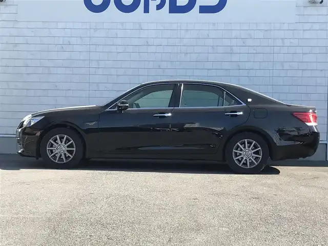 トヨタ クラウン ロイヤル ロイヤルサルーン 栃木県 2013(平25)年 14.2万km ブラック (株)IDOMが運営する【じしゃロン小山店】の自社ローン対象車両になります。こちらは現金ご利用時の価格です。/自社ローンご希望の方は別途その旨お申付け下さい。//禁煙車/純正フルセグナビ/（CD/DVD/AM/FMラジオ）/(Bluetooth)/スマートキー/プッシュスタート/バックカメラ/ＥＴＣ/クルーズコントロール/パワーシート/ステアリングリモコン/電動格納ドアミラー/パワーウインドウ/オートライト/防眩ミラー