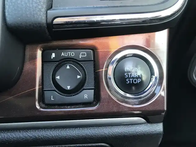 トヨタ クラウン ロイヤル ロイヤルサルーン 栃木県 2013(平25)年 14.2万km ブラック (株)IDOMが運営する【じしゃロン小山店】の自社ローン対象車両になります。こちらは現金ご利用時の価格です。/自社ローンご希望の方は別途その旨お申付け下さい。//禁煙車/純正フルセグナビ/（CD/DVD/AM/FMラジオ）/(Bluetooth)/スマートキー/プッシュスタート/バックカメラ/ＥＴＣ/クルーズコントロール/パワーシート/ステアリングリモコン/電動格納ドアミラー/パワーウインドウ/オートライト/防眩ミラー