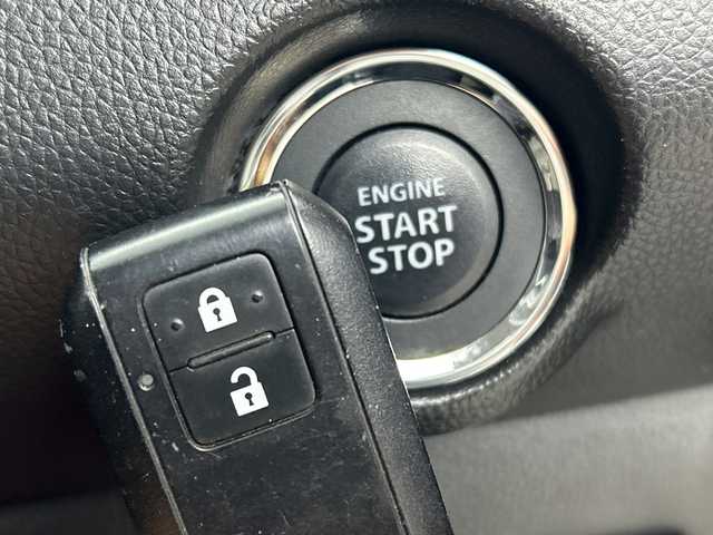 スズキ スイフト スポーツ セーフティPKG 三重県 2018(平30)年 2.3万km プレミアムシルバーメタリック /純正ディラーオプション8インチナビ【CN-RZ83】/CD/DVD/フルセグTV/Bluetooth/SD/AM/FM//全方位モニター//衝突軽減ブレーキ//クルーズコントロール//ETC//シートヒーター//革巻きステアリング//ステアリングリモコン//ステアリングチルド機構//パドルシフト//LED//オートライト//フォグランプ//ウィンカー・電動格納式ミラー//リアワイパー//純正フロアマット//純正17インチアルミ