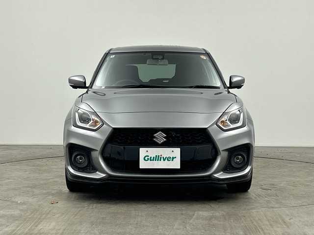 スズキ スイフト スポーツ セーフティPKG 三重県 2018(平30)年 2.3万km プレミアムシルバーメタリック /純正ディラーオプション8インチナビ【CN-RZ83】/CD/DVD/フルセグTV/Bluetooth/SD/AM/FM//全方位モニター//衝突軽減ブレーキ//クルーズコントロール//ETC//シートヒーター//革巻きステアリング//ステアリングリモコン//ステアリングチルド機構//パドルシフト//LED//オートライト//フォグランプ//ウィンカー・電動格納式ミラー//リアワイパー//純正フロアマット//純正17インチアルミ