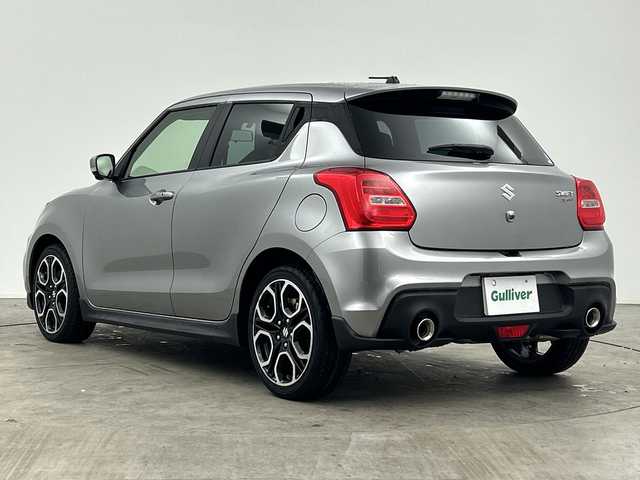 スズキ スイフト スポーツ セーフティPKG 三重県 2018(平30)年 2.3万km プレミアムシルバーメタリック /純正ディラーオプション8インチナビ【CN-RZ83】/CD/DVD/フルセグTV/Bluetooth/SD/AM/FM//全方位モニター//衝突軽減ブレーキ//クルーズコントロール//ETC//シートヒーター//革巻きステアリング//ステアリングリモコン//ステアリングチルド機構//パドルシフト//LED//オートライト//フォグランプ//ウィンカー・電動格納式ミラー//リアワイパー//純正フロアマット//純正17インチアルミ