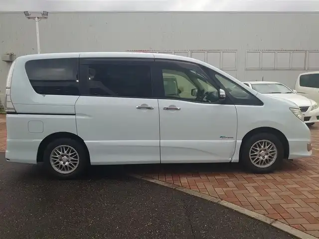 日産 セレナ