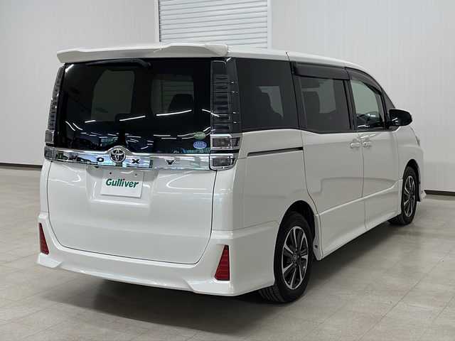 トヨタ ヴォクシー ZS 熊本県 2017(平29)年 9.3万km ホワイトパールクリスタルシャイン 禁煙車/７人乗り/トヨタセーフティセンス　/純正１０型ナビ　[NSZN-Z66T]/（フルセグＴＶ　Ｂｌｕｅｔｏｏｔｈ　ＣＤ　ＤＶＤ）/純正１２型フリップダウンモニター　/両側パワースライドドア　/ドライブレコーダー　/クルーズコントロール/LEDヘッドライド/純正アルミホイール