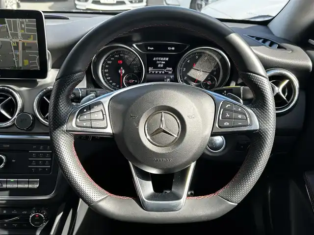 メルセデス・ベンツ ＣＬＡ１８０ Sブレイク AMG スタイル 高知県 2017(平29)年 2.6万km カルサイトホワイト AMGプレミアムパッケージ/　・レザーDINAMICAシート/　・本革巻きステアリング/　・ステンレスアクセル＆ブレーキペダル/　・アンビエントライト/　・パノラマスライディングルーフ/　・harman/kardon/　・メモリー付きフルパワーシート/　・Mercedes-Benzロゴ付きブレーキキャリパー/レーダーセーフティパッケージ/純正ナビ/バックカメラ/ハーフレザーシート