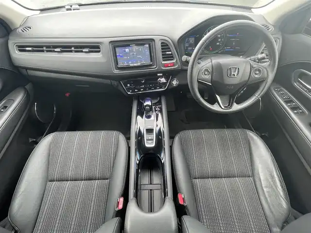 ホンダ ヴェゼル ハイブリッド Z 熊本県 2014(平26)年 10.8万km クリスタルブラックパール (株)IDOMが運営する【じしゃロン熊本店】の自社ローン専用車両になります。こちらは現金またはオートローンご利用時の価格です。自社ローンご希望の方は別途その旨お申付け下さい　/社外ナビ/バックカメラ/フルセグテレビ/DVD/CD/Bluetooth接続/ETC/ハーフレザーシート/シートヒーター/クルーズコントロール/LEDヘッドライト/オートライト/スマートキー/純正アルミホイール