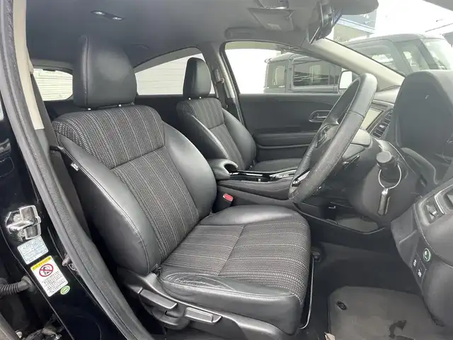 ホンダ ヴェゼル ハイブリッド Z 熊本県 2014(平26)年 10.8万km クリスタルブラックパール (株)IDOMが運営する【じしゃロン熊本店】の自社ローン専用車両になります。こちらは現金またはオートローンご利用時の価格です。自社ローンご希望の方は別途その旨お申付け下さい　/社外ナビ/バックカメラ/フルセグテレビ/DVD/CD/Bluetooth接続/ETC/ハーフレザーシート/シートヒーター/クルーズコントロール/LEDヘッドライト/オートライト/スマートキー/純正アルミホイール