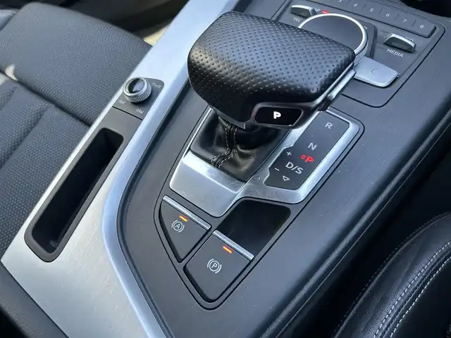 アウディ Ａ５ SB2．0TFSI Q スポーツ 道東・釧路十勝 2018(平30)年 2.8万km ミトスブラックメタリック アシスタンスパッケージ/Sラインパッケージ/アダプティブクルーズコントロール/ハーフレザー/シートヒーター(前席)/パワーシート(前席)/バーチャルコックピット/パワーバックドア/360°カメラ/ドライブレコーダー(前後)/純正メモリナビ/TV/BT/CD/パドルシフト/純正18インチAW/キセノンヘッドライト/オートライト/リアフォグライト/純正フロアマット/ETC