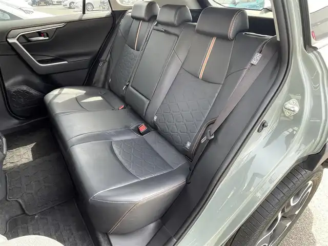 トヨタ ＲＡＶ４ アドベンチャー 山口県 2020(令2)年 3.2万km アッシュグレーメタリック/アーバンカーキ 4WD/9型SDナビ フルセグTV CD DVD BT/バックカメラ/ビルトイン ETC/スマートキー 2個/19インチ アルミホイール/コーナーセンサー/黒レザーシート/パワーシート/衝突被害軽減ブレーキ/レーンアシスト/レーダークルーズコントロール/オートマチックハイビーム/LEDオートヘッドライト/フォグライト/ドラレコ/ステアリングリモコン/W サイド カーテン ニー エアバッグ/保証書 取説 ナビ取説/禁煙車