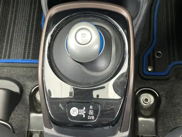 日産 ノート e－パワー メダリスト 栃木県 2018(平30)年 2.4万km ピンク 社外ナビ/（CD/DVD/ワンセグTV/Bluetooth）/バックカメラ/全方位カメラ/エマージェンシーブレーキ/車線逸脱警報/コーナーセンサー/ETC/ハーフレザーシート/禁煙車/デジタルインナーミラー/オートライト/LEDヘッドライト/横滑り防止機能/フォグランプ/スマートキー/プッシュスタート/ステアリングスイッチ/電動格納ミラー/社外アルミホイール/純正フロアマット
