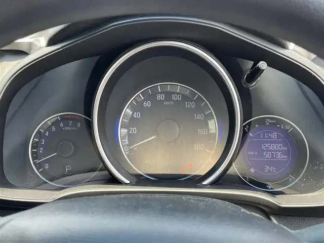 ホンダ フィット 13G Fパッケージ 大分県 2014(平26)年 12.6万km アラバスターシルバーメタリック ワンオーナー/純正メモリナビ VXM-145VSi/【ワンセグ/CD/BTオーディオ】/バックカメラ/フォグランプ/ヘッドライトレベライザー/ステアリングリモコン/チルトステアリング/運転席シートリフター/横滑り防止装置/エンジンプッシュスタート/アイドリングストップ/ウインカーミラー/リアプライバシーガラス/ドアバイザー/フロアマット/電動格納ミラー/Wエアバッグ/ABS/スマートキー×2/保証書/車両取説