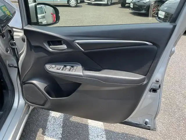 ホンダ フィット 13G Fパッケージ 大分県 2014(平26)年 12.6万km アラバスターシルバーメタリック ワンオーナー/純正メモリナビ VXM-145VSi/【ワンセグ/CD/BTオーディオ】/バックカメラ/フォグランプ/ヘッドライトレベライザー/ステアリングリモコン/チルトステアリング/運転席シートリフター/横滑り防止装置/エンジンプッシュスタート/アイドリングストップ/ウインカーミラー/リアプライバシーガラス/ドアバイザー/フロアマット/電動格納ミラー/Wエアバッグ/ABS/スマートキー×2/保証書/車両取説