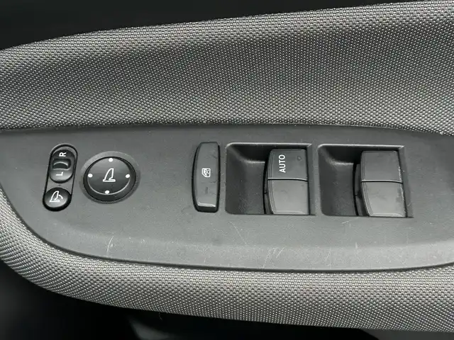 ホンダ フィット e:HEVクロスター 滋賀県 2020(令2)年 4.3万km ルナシルバーM 純正8型ナビ/CD/DVD/Bluetooth/フルセグTV/バックカメラ/ホンダセンシング/レーダークルーズコントロール/レーンキープアシスト/ETC/レザー調シートカバー/ステアリングスイッチ/前後ドラレコ/LEDヘッドライト/オートライト/前後ドラレコ/電動パーキング/ブレーキホールド/純正アルミホイール