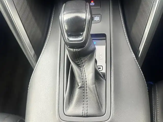 トヨタ ハリアー ハイブリッド Z レザーパッケージ 愛知県 2020(令2)年 5.7万km プレシャスブラックパール モデリスタエアロパーツセット　グランブレイズスタイル　　/　　・フロントスポイラー（LED付）/　　・サイドスカート/　　・リヤスタイリングキット/純正リアスポイラー/サイドバイザー/JBLサウンドシステム/　　・JBL専用9スピーカー/　　・JBL専用アンプ/スカッフイルミネーション/純正フロアマット（エクセレントタイプ）/純正ラゲージトレイ/HUD/ビルトインETC/純正ディスプレイオーディオ（コネクテッドナビ対応）/デジタルインナーミラー（前後方録画機能付）/ステアリングリモコン/ステアリングヒーター/ワイヤレス充電器/パノラミックビューモニター/前席パワーシート/前席ベンチレーション/パワーシート/シートメモリー/パノラマルーフ/パワーバックドア/トヨタセーフティセンス/　　・プリクラッシュセーフティ/　　・レーンディバーチャーアラート/　　・レーダークルーズコントロール/　　・オートマチックハイビーム/　　・ロードサインアシスト/LEDヘッドライト/フォグランプ/スマートキー