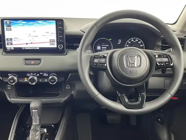 ホンダ ヴェゼル ハイブリッド e:HEV X HuNTパッケージ 埼玉県 2024(令6)年 0.5万km プラチナホワイトパール 純正ナビ/(Bluetooth/AUX/USB/CD/DVD/AM/FM)/地デジフルセグ/バックカメラ/前後ドライブレコーダー/ETC/Honda SENSING/・衝突軽減ブレーキ/・アダプティブクルーズコントロール/・先行車発進お知らせ機能/・路外逸脱抑制機能/・標識認識機能/・オートハイビーム/パドルシフト/ルーフレール/ドライブモードセレクト/ダウンヒルアシストコントロール/電子パーキングシステム/ブレーキホールド/ウィンカーミラー/フロントフォグランプ/ステアリングリモコン/純正16インチアルミホイール
