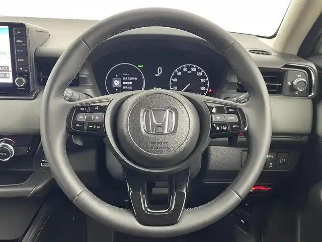 ホンダ ヴェゼル ハイブリッド e:HEV X HuNTパッケージ 埼玉県 2024(令6)年 0.5万km プラチナホワイトパール 純正ナビ/(Bluetooth/AUX/USB/CD/DVD/AM/FM)/地デジフルセグ/バックカメラ/前後ドライブレコーダー/ETC/Honda SENSING/・衝突軽減ブレーキ/・アダプティブクルーズコントロール/・先行車発進お知らせ機能/・路外逸脱抑制機能/・標識認識機能/・オートハイビーム/パドルシフト/ルーフレール/ドライブモードセレクト/ダウンヒルアシストコントロール/電子パーキングシステム/ブレーキホールド/ウィンカーミラー/フロントフォグランプ/ステアリングリモコン/純正16インチアルミホイール