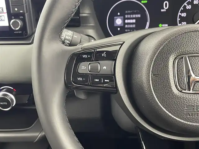 ホンダ ヴェゼル ハイブリッド e:HEV X HuNTパッケージ 埼玉県 2024(令6)年 0.5万km プラチナホワイトパール 純正ナビ/(Bluetooth/AUX/USB/CD/DVD/AM/FM)/地デジフルセグ/バックカメラ/前後ドライブレコーダー/ETC/Honda SENSING/・衝突軽減ブレーキ/・アダプティブクルーズコントロール/・先行車発進お知らせ機能/・路外逸脱抑制機能/・標識認識機能/・オートハイビーム/パドルシフト/ルーフレール/ドライブモードセレクト/ダウンヒルアシストコントロール/電子パーキングシステム/ブレーキホールド/ウィンカーミラー/フロントフォグランプ/ステアリングリモコン/純正16インチアルミホイール