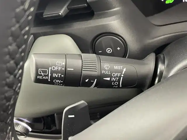 ホンダ ヴェゼル ハイブリッド e:HEV X HuNTパッケージ 埼玉県 2024(令6)年 0.5万km プラチナホワイトパール 純正ナビ/(Bluetooth/AUX/USB/CD/DVD/AM/FM)/地デジフルセグ/バックカメラ/前後ドライブレコーダー/ETC/Honda SENSING/・衝突軽減ブレーキ/・アダプティブクルーズコントロール/・先行車発進お知らせ機能/・路外逸脱抑制機能/・標識認識機能/・オートハイビーム/パドルシフト/ルーフレール/ドライブモードセレクト/ダウンヒルアシストコントロール/電子パーキングシステム/ブレーキホールド/ウィンカーミラー/フロントフォグランプ/ステアリングリモコン/純正16インチアルミホイール