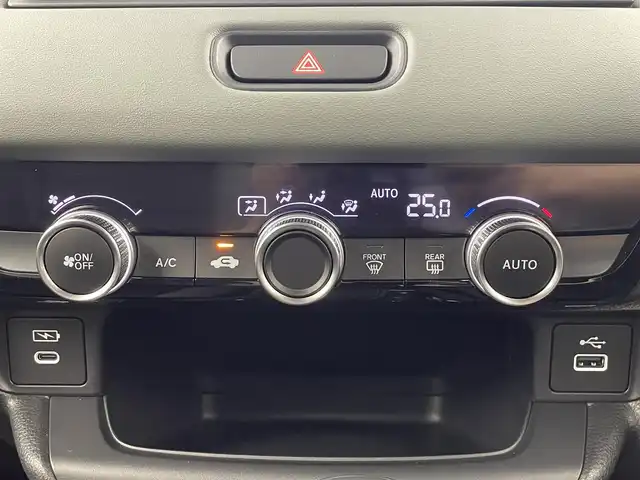 ホンダ ヴェゼル ハイブリッド e:HEV X HuNTパッケージ 埼玉県 2024(令6)年 0.5万km プラチナホワイトパール 純正ナビ/(Bluetooth/AUX/USB/CD/DVD/AM/FM)/地デジフルセグ/バックカメラ/前後ドライブレコーダー/ETC/Honda SENSING/・衝突軽減ブレーキ/・アダプティブクルーズコントロール/・先行車発進お知らせ機能/・路外逸脱抑制機能/・標識認識機能/・オートハイビーム/パドルシフト/ルーフレール/ドライブモードセレクト/ダウンヒルアシストコントロール/電子パーキングシステム/ブレーキホールド/ウィンカーミラー/フロントフォグランプ/ステアリングリモコン/純正16インチアルミホイール