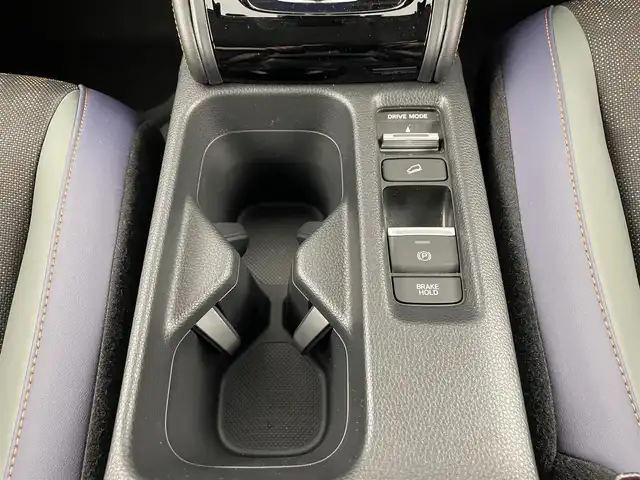 ホンダ ヴェゼル ハイブリッド e:HEV X HuNTパッケージ 埼玉県 2024(令6)年 0.5万km プラチナホワイトパール 純正ナビ/(Bluetooth/AUX/USB/CD/DVD/AM/FM)/地デジフルセグ/バックカメラ/前後ドライブレコーダー/ETC/Honda SENSING/・衝突軽減ブレーキ/・アダプティブクルーズコントロール/・先行車発進お知らせ機能/・路外逸脱抑制機能/・標識認識機能/・オートハイビーム/パドルシフト/ルーフレール/ドライブモードセレクト/ダウンヒルアシストコントロール/電子パーキングシステム/ブレーキホールド/ウィンカーミラー/フロントフォグランプ/ステアリングリモコン/純正16インチアルミホイール