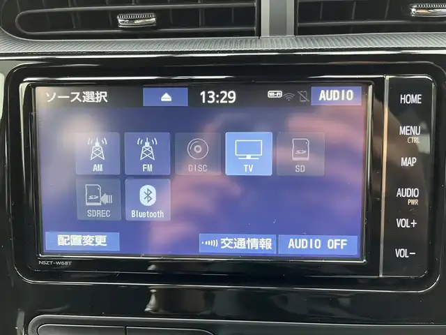 トヨタ アクア G GRスポーツ 三重県 2019(平31)年 5.4万km ホワイトパールクリスタルシャイン 純正ナビ（Bluetooth/AM/FM/DISC/地デジTV/SD）/ナビレディパッケージ/バックカメラ/ドライブレコーダー(前)/ETC/セーフティセンス（歩行者検知機能付プリクラッシュセーフティシステム/レーンディパーチャーアラート/オートマチックハイビーム）/クルーズコントロール/165/50R16タイヤ/１６インチ5本ツインスポークアルミホイール/専用サスペンション/ダークスモーク加飾LEDヘッドランプ/オートライト/専用剛性アップパーツ（スポット溶接追加/リアバンパーリインフォース）/ボディ同色サイドシルスポイラー/ボディ同色リアスポイラー/リアエアロバンパー/「ＧＲ SPORT」エンブレム（フロント/フロントフェンダー/リア）/ブラック合皮/ブランノーブコンビスポーツシート（「GR」エンブレム）/アームレスト付センターコンソールボックス/スマートエントリー/スタートシステム(「GR」ロゴ入ブラックスイッチ)/開口部4角形メッキ横バー付無塗装ハニカムメッシュフロントエアロバンパー/LEDフロントフォグランプ
