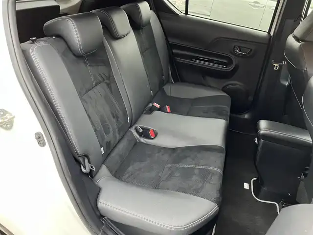 トヨタ アクア G GRスポーツ 三重県 2019(平31)年 5.4万km ホワイトパールクリスタルシャイン 純正ナビ（Bluetooth/AM/FM/DISC/地デジTV/SD）/ナビレディパッケージ/バックカメラ/ドライブレコーダー(前)/ETC/セーフティセンス（歩行者検知機能付プリクラッシュセーフティシステム/レーンディパーチャーアラート/オートマチックハイビーム）/クルーズコントロール/165/50R16タイヤ/１６インチ5本ツインスポークアルミホイール/専用サスペンション/ダークスモーク加飾LEDヘッドランプ/オートライト/専用剛性アップパーツ（スポット溶接追加/リアバンパーリインフォース）/ボディ同色サイドシルスポイラー/ボディ同色リアスポイラー/リアエアロバンパー/「ＧＲ SPORT」エンブレム（フロント/フロントフェンダー/リア）/ブラック合皮/ブランノーブコンビスポーツシート（「GR」エンブレム）/アームレスト付センターコンソールボックス/スマートエントリー/スタートシステム(「GR」ロゴ入ブラックスイッチ)/開口部4角形メッキ横バー付無塗装ハニカムメッシュフロントエアロバンパー/LEDフロントフォグランプ