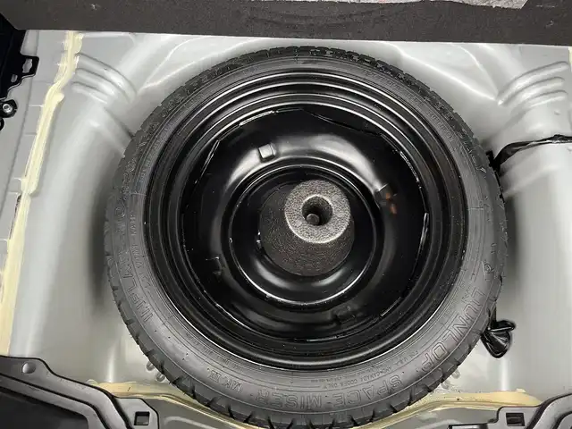 トヨタ アクア G GRスポーツ 三重県 2019(平31)年 5.4万km ホワイトパールクリスタルシャイン 純正ナビ（Bluetooth/AM/FM/DISC/地デジTV/SD）/ナビレディパッケージ/バックカメラ/ドライブレコーダー(前)/ETC/セーフティセンス（歩行者検知機能付プリクラッシュセーフティシステム/レーンディパーチャーアラート/オートマチックハイビーム）/クルーズコントロール/165/50R16タイヤ/１６インチ5本ツインスポークアルミホイール/専用サスペンション/ダークスモーク加飾LEDヘッドランプ/オートライト/専用剛性アップパーツ（スポット溶接追加/リアバンパーリインフォース）/ボディ同色サイドシルスポイラー/ボディ同色リアスポイラー/リアエアロバンパー/「ＧＲ SPORT」エンブレム（フロント/フロントフェンダー/リア）/ブラック合皮/ブランノーブコンビスポーツシート（「GR」エンブレム）/アームレスト付センターコンソールボックス/スマートエントリー/スタートシステム(「GR」ロゴ入ブラックスイッチ)/開口部4角形メッキ横バー付無塗装ハニカムメッシュフロントエアロバンパー/LEDフロントフォグランプ