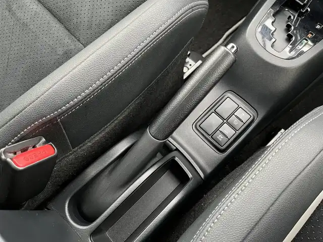 トヨタ アクア G GRスポーツ 三重県 2019(平31)年 5.4万km ホワイトパールクリスタルシャイン 純正ナビ（Bluetooth/AM/FM/DISC/地デジTV/SD）/ナビレディパッケージ/バックカメラ/ドライブレコーダー(前)/ETC/セーフティセンス（歩行者検知機能付プリクラッシュセーフティシステム/レーンディパーチャーアラート/オートマチックハイビーム）/クルーズコントロール/165/50R16タイヤ/１６インチ5本ツインスポークアルミホイール/専用サスペンション/ダークスモーク加飾LEDヘッドランプ/オートライト/専用剛性アップパーツ（スポット溶接追加/リアバンパーリインフォース）/ボディ同色サイドシルスポイラー/ボディ同色リアスポイラー/リアエアロバンパー/「ＧＲ SPORT」エンブレム（フロント/フロントフェンダー/リア）/ブラック合皮/ブランノーブコンビスポーツシート（「GR」エンブレム）/アームレスト付センターコンソールボックス/スマートエントリー/スタートシステム(「GR」ロゴ入ブラックスイッチ)/開口部4角形メッキ横バー付無塗装ハニカムメッシュフロントエアロバンパー/LEDフロントフォグランプ