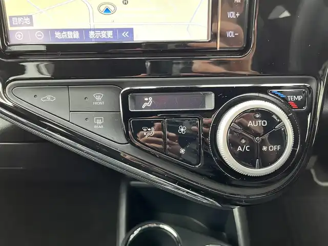 トヨタ アクア G GRスポーツ 三重県 2019(平31)年 5.4万km ホワイトパールクリスタルシャイン 純正ナビ（Bluetooth/AM/FM/DISC/地デジTV/SD）/ナビレディパッケージ/バックカメラ/ドライブレコーダー(前)/ETC/セーフティセンス（歩行者検知機能付プリクラッシュセーフティシステム/レーンディパーチャーアラート/オートマチックハイビーム）/クルーズコントロール/165/50R16タイヤ/１６インチ5本ツインスポークアルミホイール/専用サスペンション/ダークスモーク加飾LEDヘッドランプ/オートライト/専用剛性アップパーツ（スポット溶接追加/リアバンパーリインフォース）/ボディ同色サイドシルスポイラー/ボディ同色リアスポイラー/リアエアロバンパー/「ＧＲ SPORT」エンブレム（フロント/フロントフェンダー/リア）/ブラック合皮/ブランノーブコンビスポーツシート（「GR」エンブレム）/アームレスト付センターコンソールボックス/スマートエントリー/スタートシステム(「GR」ロゴ入ブラックスイッチ)/開口部4角形メッキ横バー付無塗装ハニカムメッシュフロントエアロバンパー/LEDフロントフォグランプ