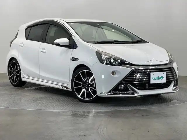 トヨタ アクア G G’s 栃木県 2015(平27)年 5.9万km ライムホワイトパールクリスタルシャイン 純正ナビ/(Bluetooth/CD/DVD/フルセグTV/MSV/SD)/ミラー型ドラレコ/バックカメラ/ETC/ハーフレザーシート/オートライト/LEDヘッドライト/横滑り防止装置/フォグランプ/スマートキー/プッシュスタート/アイドリングストップ/ステアリングスイッチ/ウィンカーミラー/電動格納ミラー/純正17インチアルミホイール/純正フロアマット/デイライト/ドアバイザー