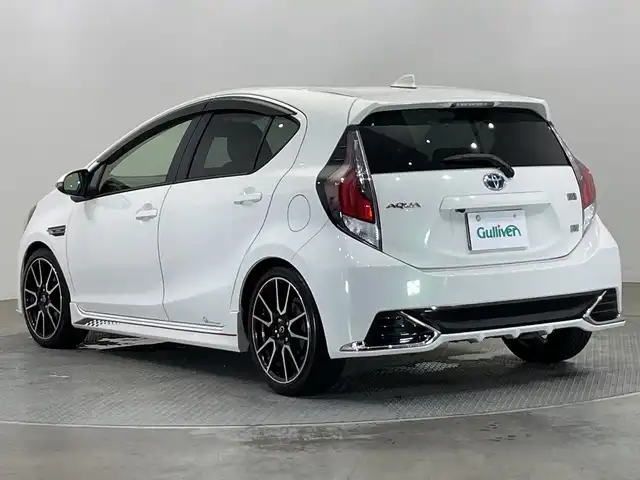 トヨタ アクア G G’s 栃木県 2015(平27)年 5.9万km ライムホワイトパールクリスタルシャイン 純正ナビ/(Bluetooth/CD/DVD/フルセグTV/MSV/SD)/ミラー型ドラレコ/バックカメラ/ETC/ハーフレザーシート/オートライト/LEDヘッドライト/横滑り防止装置/フォグランプ/スマートキー/プッシュスタート/アイドリングストップ/ステアリングスイッチ/ウィンカーミラー/電動格納ミラー/純正17インチアルミホイール/純正フロアマット/デイライト/ドアバイザー
