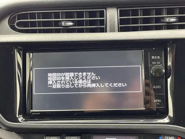 トヨタ アクア G G’s 栃木県 2015(平27)年 5.9万km ライムホワイトパールクリスタルシャイン 純正ナビ/(Bluetooth/CD/DVD/フルセグTV/MSV/SD)/ミラー型ドラレコ/バックカメラ/ETC/ハーフレザーシート/オートライト/LEDヘッドライト/横滑り防止装置/フォグランプ/スマートキー/プッシュスタート/アイドリングストップ/ステアリングスイッチ/ウィンカーミラー/電動格納ミラー/純正17インチアルミホイール/純正フロアマット/デイライト/ドアバイザー