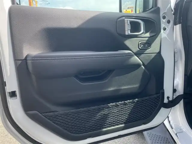 クライスラー・ジープ ジープ ラングラー アンリミテッド サハラ 福岡県 2023(令5)年 2.8万km 白 １オーナー/ACC/純正ナビ/フルセグ/バックカメラ/フロントカメラ/黒革/シートヒーター/ステアリングヒーター/ETC/前後ドラレコ/前後コーナーセンサー/オートライト/保証書/取説/スペアキー