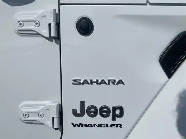 クライスラー・ジープ ジープ ラングラー アンリミテッド サハラ 福岡県 2023(令5)年 2.8万km 白 １オーナー/ACC/純正ナビ/フルセグ/バックカメラ/フロントカメラ/黒革/シートヒーター/ステアリングヒーター/ETC/前後ドラレコ/前後コーナーセンサー/オートライト/保証書/取説/スペアキー