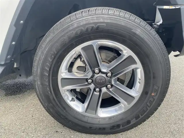 クライスラー・ジープ ジープ ラングラー アンリミテッド サハラ 福岡県 2023(令5)年 2.8万km 白 １オーナー/ACC/純正ナビ/フルセグ/バックカメラ/フロントカメラ/黒革/シートヒーター/ステアリングヒーター/ETC/前後ドラレコ/前後コーナーセンサー/オートライト/保証書/取説/スペアキー